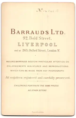 Fotografie Barraud`s, Liverpool, 92 Bold Street, Kleinkind im Kleidchen