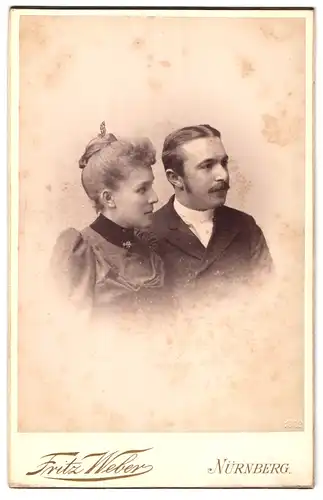 Fotografie Fritz Weber, Nürnberg, St. Johannisstrasse 45, Paar in Ausgehkleidung