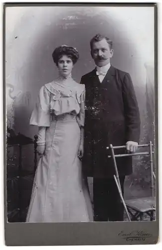 Fotografie Emil Klaus, Chemnitz, Reitbahnstrasse 22, Paar mitleren Alters elegant gekleidet
