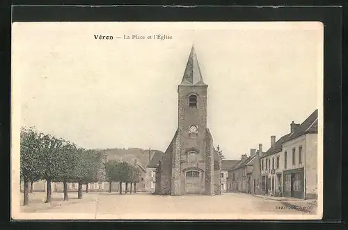 AK Véron La Place et l`Eglise