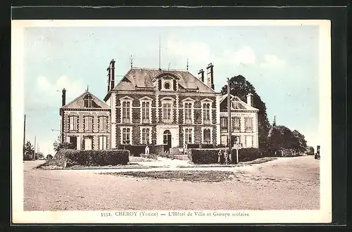 AK Chéroy, L`Hôtel de Ville et Groupe scolaire