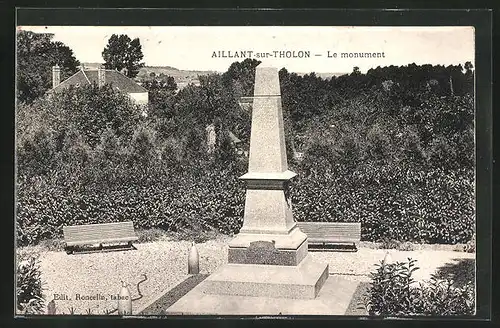 AK Aillant-sur-Tholon, Le monument