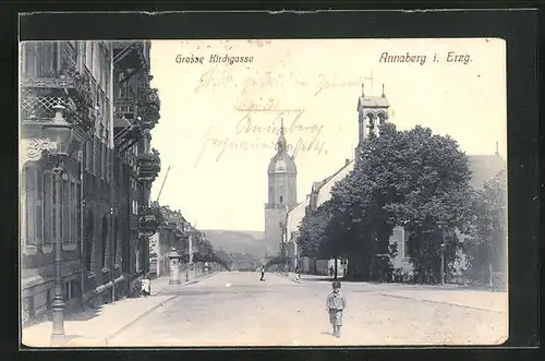 AK Annaberg i. Erzg., Grosse Kirchgasse mit Litfasssäule & Kindern