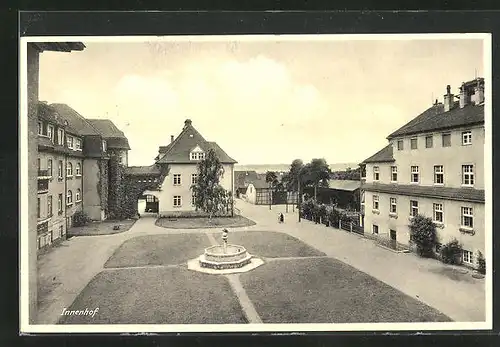 AK Coswig, Wettinstift, Innenhof mit Brunnen