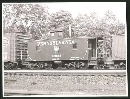 Fotografie Eisenbahn USA, Begleitwagen - Caboose Nr. 981848 der Pennsylvania Railroad / New York Region