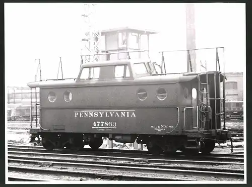 Fotografie Eisenbahn USA, Begleitwagen - Caboose Nr. 477863 der Pennsylvania Railroad