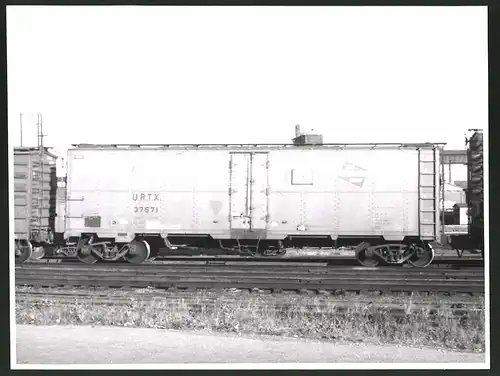 Fotografie Eisenbahn USA, Güterwaggon Nr. 37571, U.R.T.X. Railway