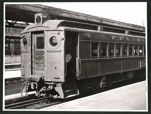 Fotografie Eisenbahn USA, E-Triebwagen Nr. 625 Pennsylvania Railroad im Bahnhof