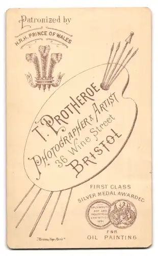 Fotografie T. Protheroe, Bristol, 36 Wine Street, Dame mit Spitzenärmeln