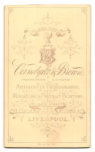 Fotografie Vandyke & Brown, Liverpool, South Hunter Street, Jüngling mit langem Hals