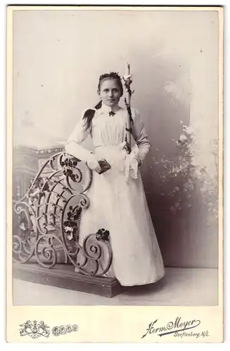 Fotografie Herm. Meyer, Senftenberg, junges Fräulein zur Kommunion