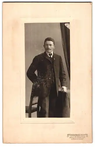 Fotografie Adolph Richter, Leipzig, Merseburger Strasse 61, gediegener Mann mit Zwicker