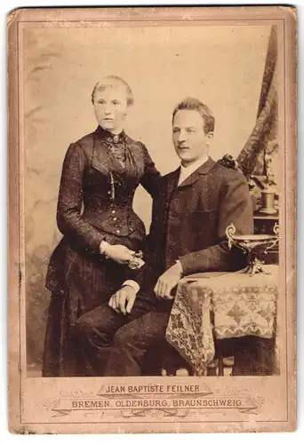 Fotografie Jean Baptiste Feilner, Bremen, Richtweg 6b, Ehepaar in Ausgehkleidung