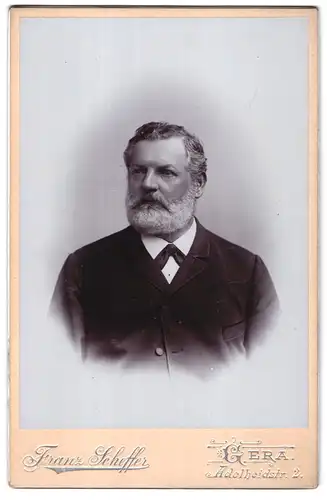 Fotografie Franz Scheffer, Gera, Adelheidstr. 2, Portrait stattlicher Herr mit Vollbart im Jackett