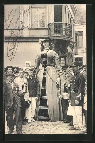 AK Douai, Mme Fillion, Figur bei Faschingsumzug