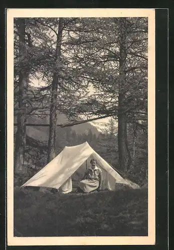 AK La Cheftaine au camp, Frau im Zelt beim Campen