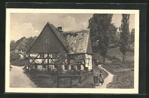 AK Oberoderwitz, Mädchen am Fachwerkhaus