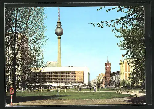 AK Berlin, Palast der Republik mit Fernseh- und UKW-Turm der Deutschen Post