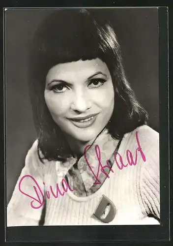 AK Musikerin Dina Straat mit charmantem Blick und Autograph