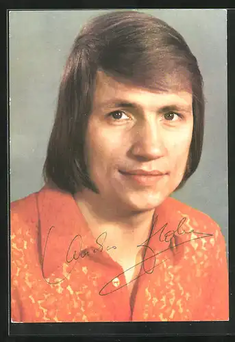 AK Musiker Andreas Holm im orangefarbenen Sommerhemd, Autograph