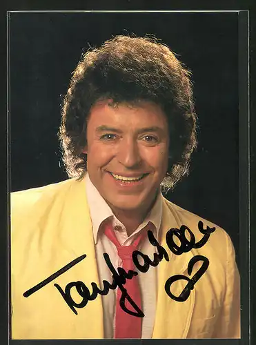 AK Musiker Tony Marshall in roter Krawatte und gelbem Jackett, Autograph