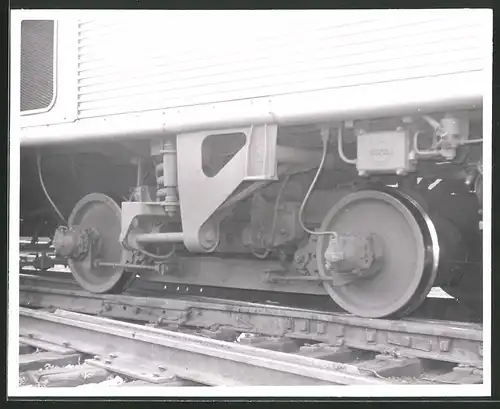 10 Fotografien Eisenbahn USA, E-Triebwagen Nr. 151 Pennsylvania Railroad, Detail-Aufnahmen Führerstand, Radsätze, Bremse