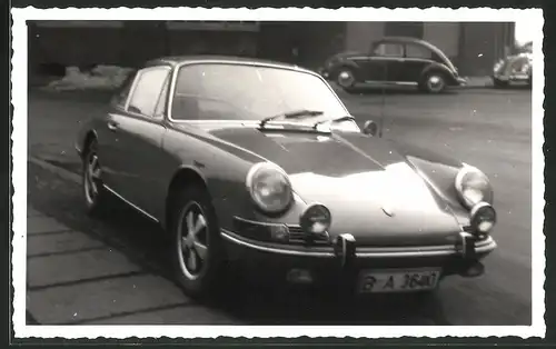 Fotografie Gruhle, Karl-Marx-Stadt, Ansicht Leipzig, Auto Porsche 911 mit Kfz-Kennzeichen Berlin