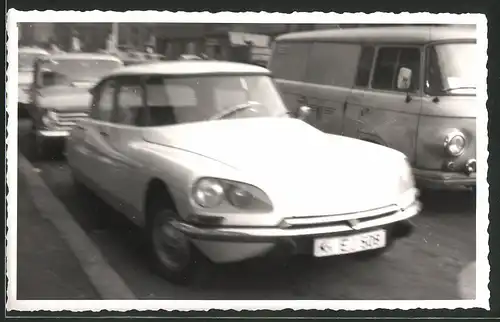 Fotografie Gruhle, Karl-Marx-Stadt, Ansicht Leipzig, Auto Citroen DS