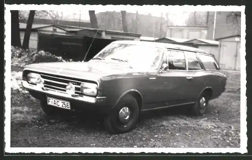 Fotografie Gruhle, Karl-Marx-Stadt, Ansicht Leipzig, Auto Opel Caravan