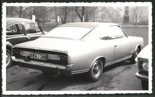 Fotografie Gruhle, Karl-Marx-Stadt, Ansicht Leipzig, Auto Opel Coupe