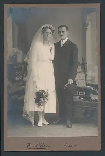 Fotografie Emil Goetz, Luzern, Hirschmattstrasse 8, Eheleute nach der Hochzeit