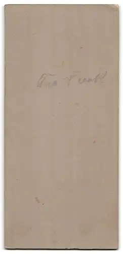 Fotografie E. Scheufler, Stuttgart, Neckasstrasse 84, junge Dame an ihrer Kommunion