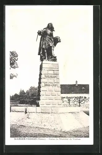 AK St-Léger-Vauban, Statue du Maréchal de Vauban