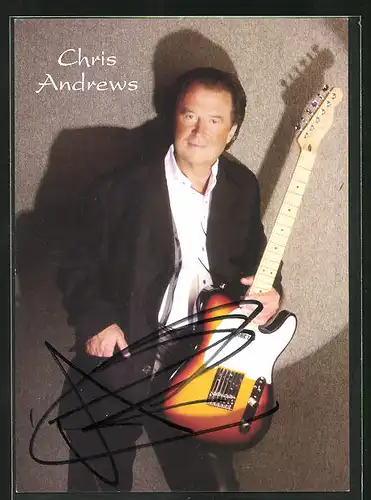 AK Musiker Chris Andrews mit E-Gitarre, mit Autograph