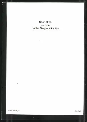AK Musikerin Karin Roth und die Suhler Bergmusikanten auf der Wiese, mit Autograph