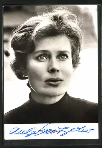 AK Schauspielerin Antje Weisgerber mit moderner Frisur, Autograph