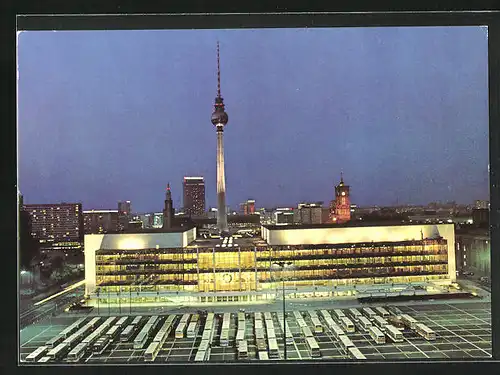 AK Berlin, Palast der Republik mit Fernsehturm bei Nacht