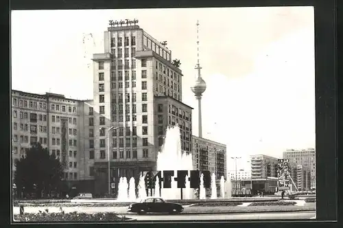 AK Berlin, Strausberger Platz mit Fernsehturm