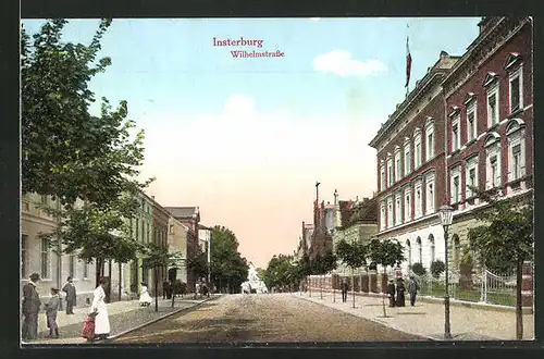 AK Insterburg, Wilhelmstrassse mit Passanten