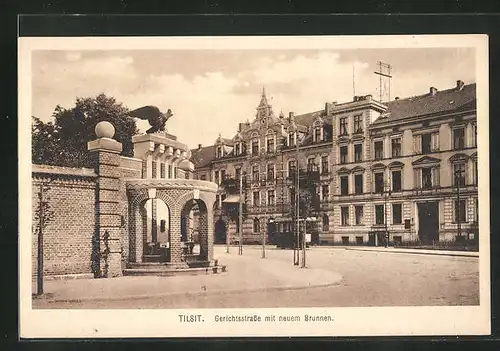 AK Tilsit, Gerichtsstrasse mit neuem Brunnen