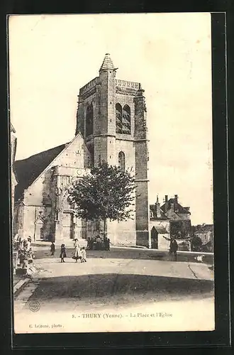 AK Thury, La Place et l`Èglise