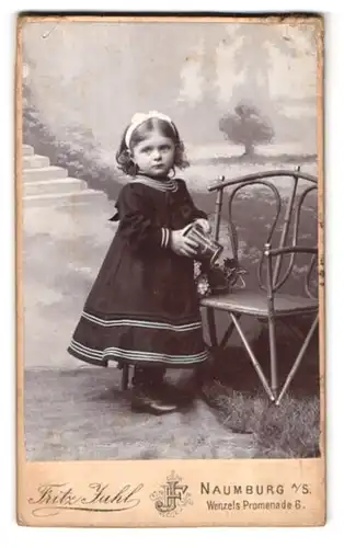 Fotografie Fritz Juhl, Naumburg / Saale, Wenzel's Promenade 6, Portrait bezauberndes kleines Mädchen im Kleidchen