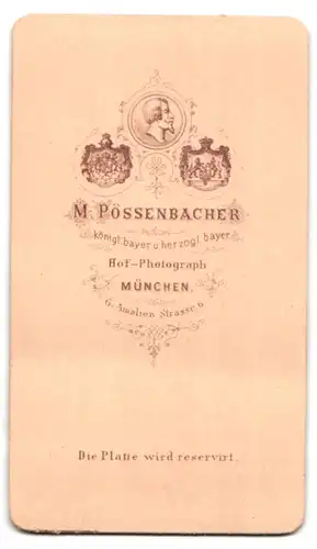 Fotografie M. Pössenbacher, München, Portrait Amalienstr. 6, Portrait dunkelhaarige Schönheit mit Dutt