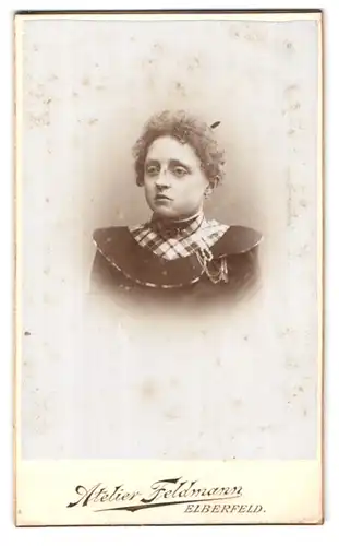 Fotografie Atelier Feldmann, Elberfeld, Bahnhofstr. 80, Portrait schönes Fräulein mit lockigem Haar