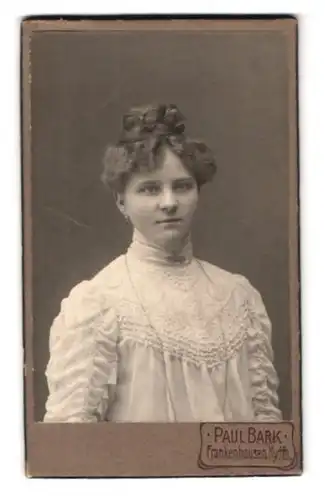 Fotografie Paul Bark, Frankenhausen, Portrait bildschönes Fräulein mit Flechtdutt