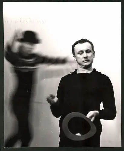Fotografie Helmut Raddatz, Berlin-Weissensee, Pantomime während einer Tanzvorstellung