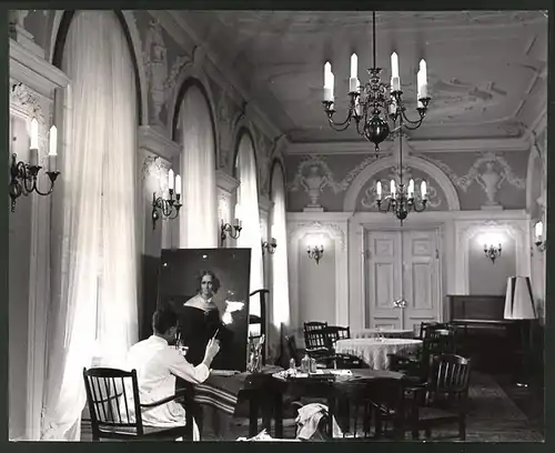 Fotografie Helmut Raddatz, Berlin-Weissensee, Restaurator bei der Arbeit in der Burg Karlsburg