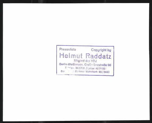 Fotografie Helmut Raddatz, Berlin, Diabetes Zentralinstitut Gerhardt Katsch in Karlsburg, Insulinspritze wird gesetzt