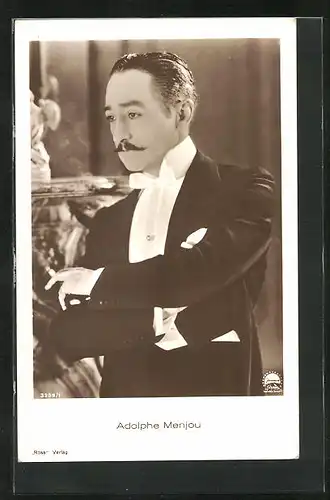 AK Schauspieler Adolphe Menjou in elegantem Filmkostüm