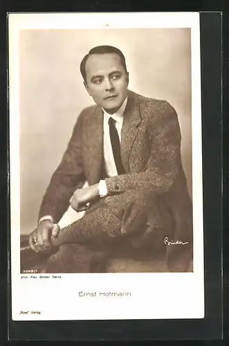 AK Schauspieler Ernst Hofmann im eleganten grauen Anzug